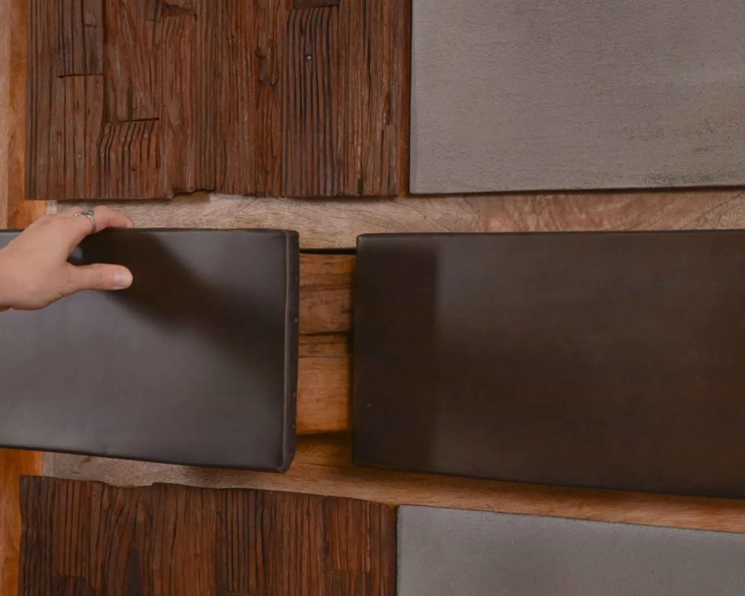 Armoire contemporaine avec LED "Mezzo" en bois métal et ciment