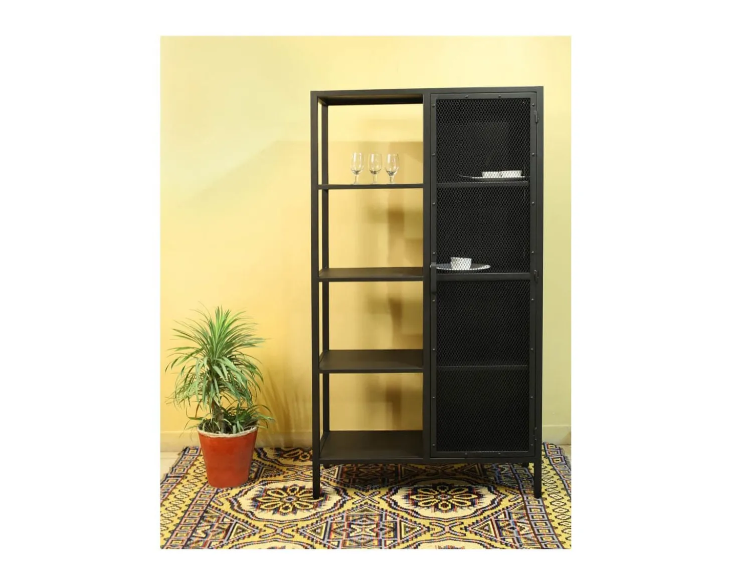 Armoire industrielle noire en métal 1 porte 4 étagères "Atelier" H.180