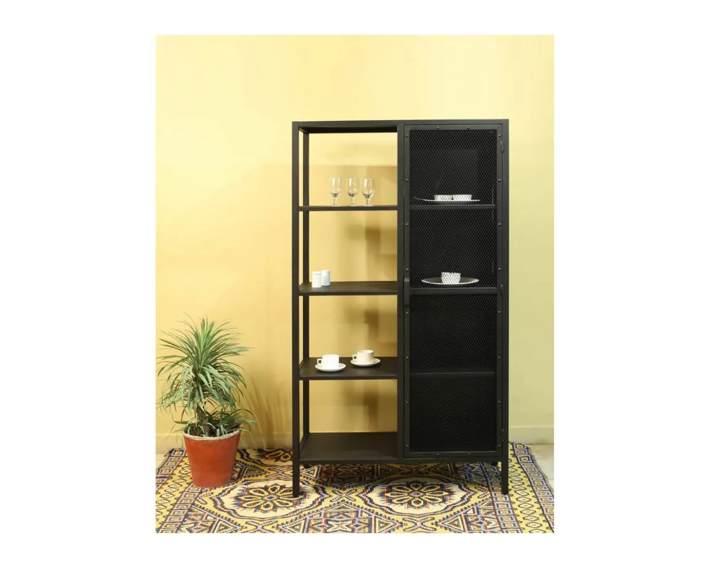 Armoire industrielle noire en métal 1 porte 4 étagères "Atelier" H.180