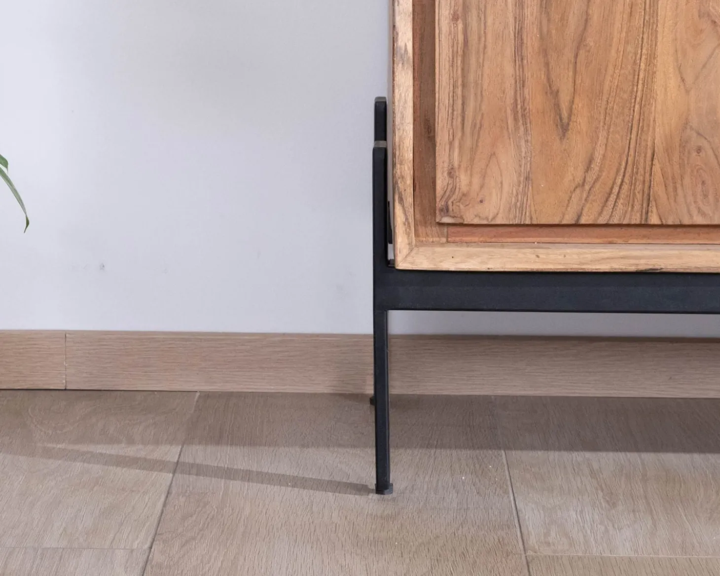Bahut 4 portes en acacia et métal 160 cm "Novelli" esprit zen et épuré
