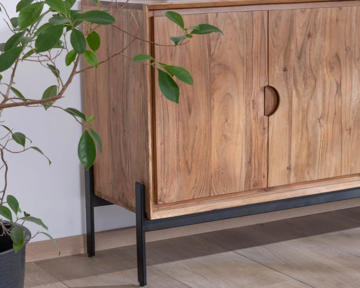 Bahut 4 portes en acacia et métal 160 cm "Novelli" esprit zen et épuré