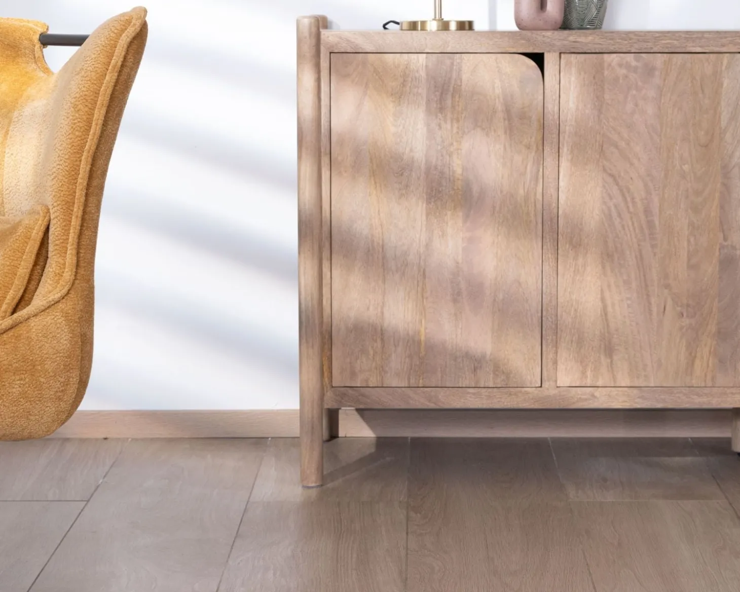 Bahut 3 portes et niches en manguier esprit japandi "Orobie" 180 cm
