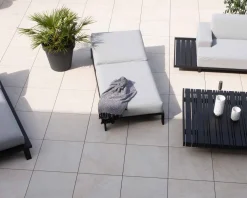 Bain de soleil confort tissu Sunbrella gris clair structure aluminium noire 