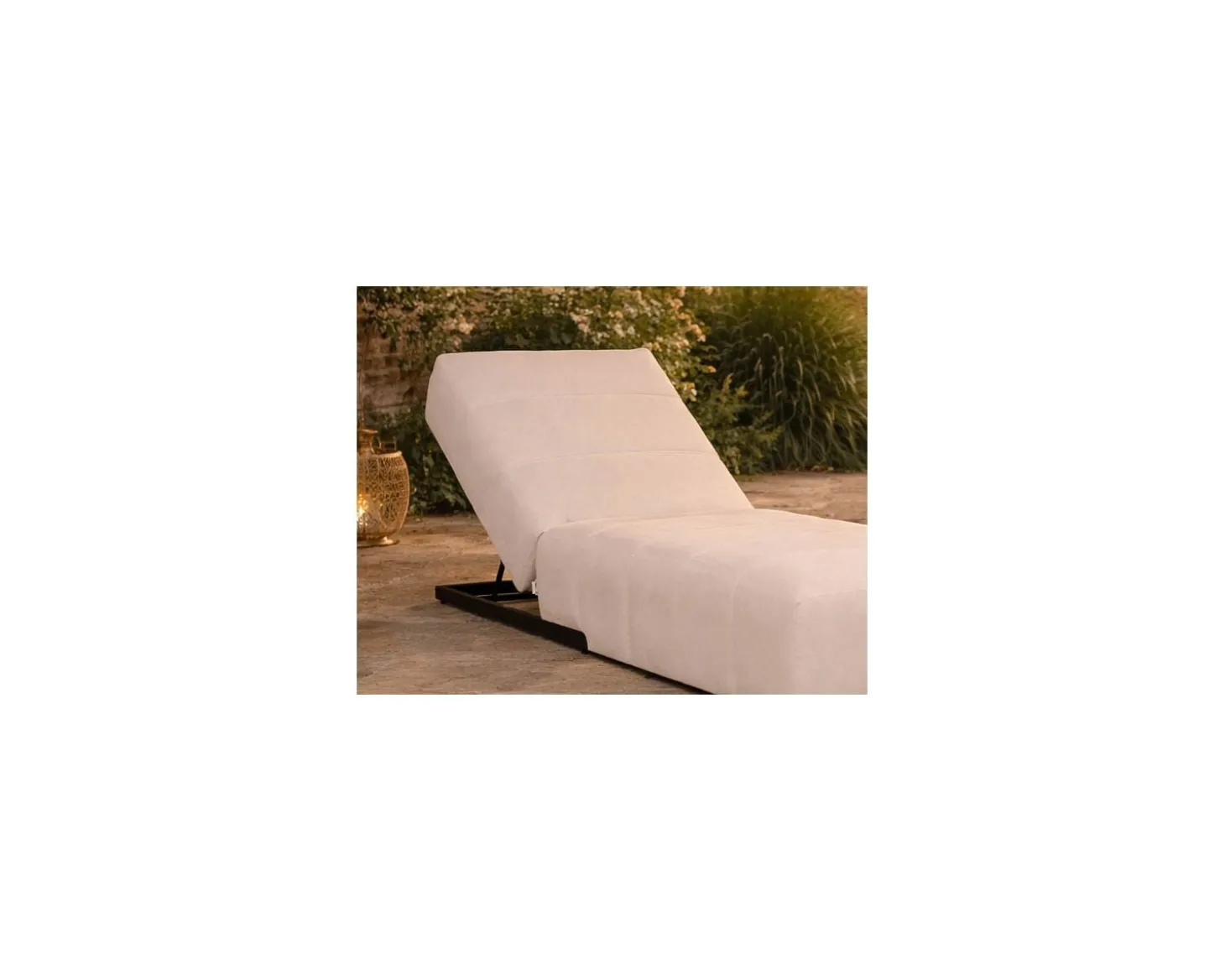 Bain de soleil design épuré en tissu crème avec surpiqures spécial extérieur "Sunset Bay"