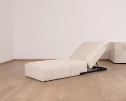 Bain de soleil design épuré en tissu crème avec surpiqures spécial extérieur