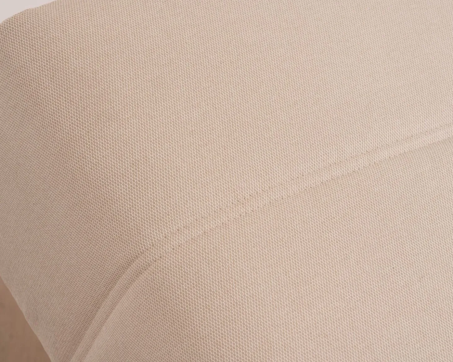 Bain de soleil design épuré en tissu crème avec surpiqures spécial extérieur "Sunset Bay"