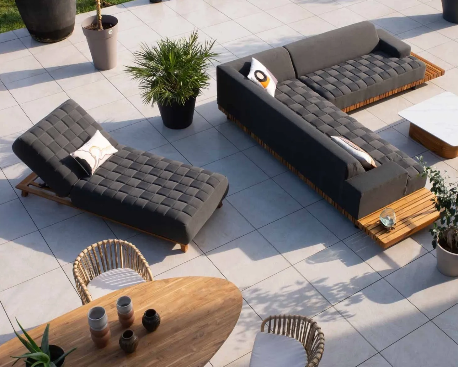 Bain de soleil design tissu Sunbrella gris foncé et teck "Lombok"