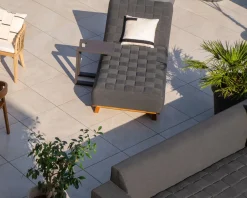 Bain de soleil design tissu Sunbrella gris foncé et teck