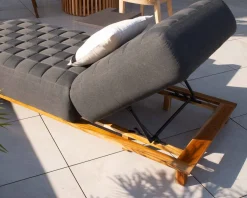 Bain de soleil design tissu Sunbrella gris foncé et teck