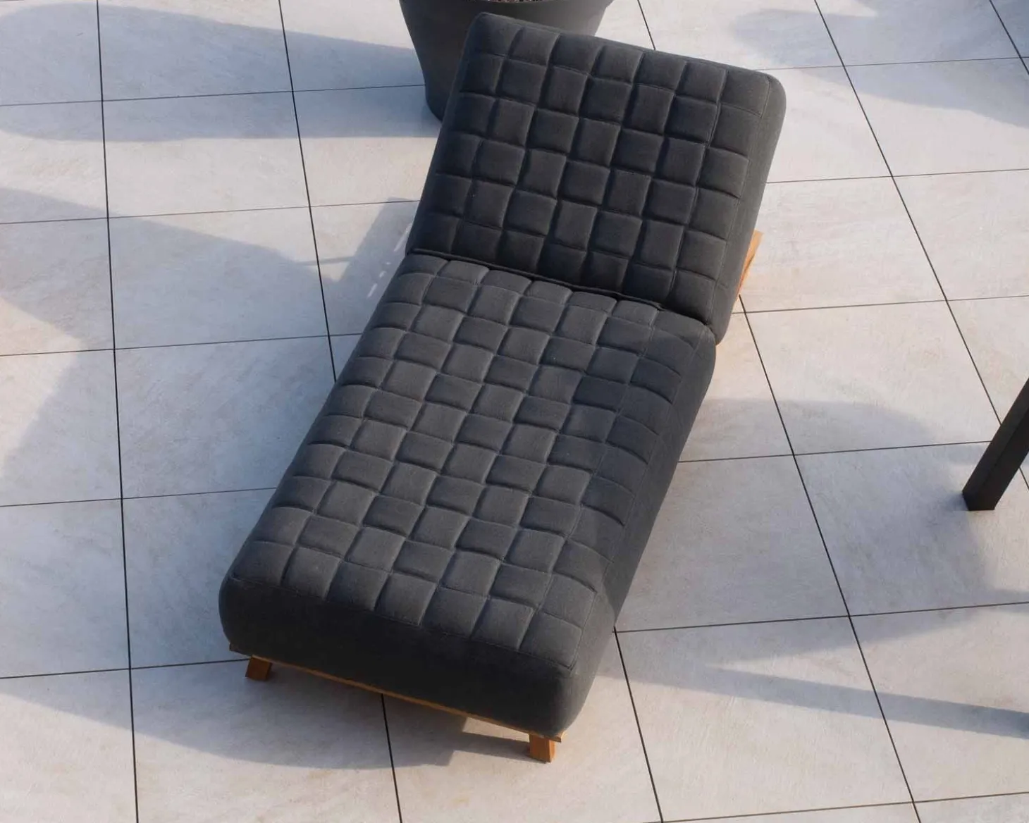 Bain de soleil design tissu Sunbrella gris foncé et teck "Lombok"