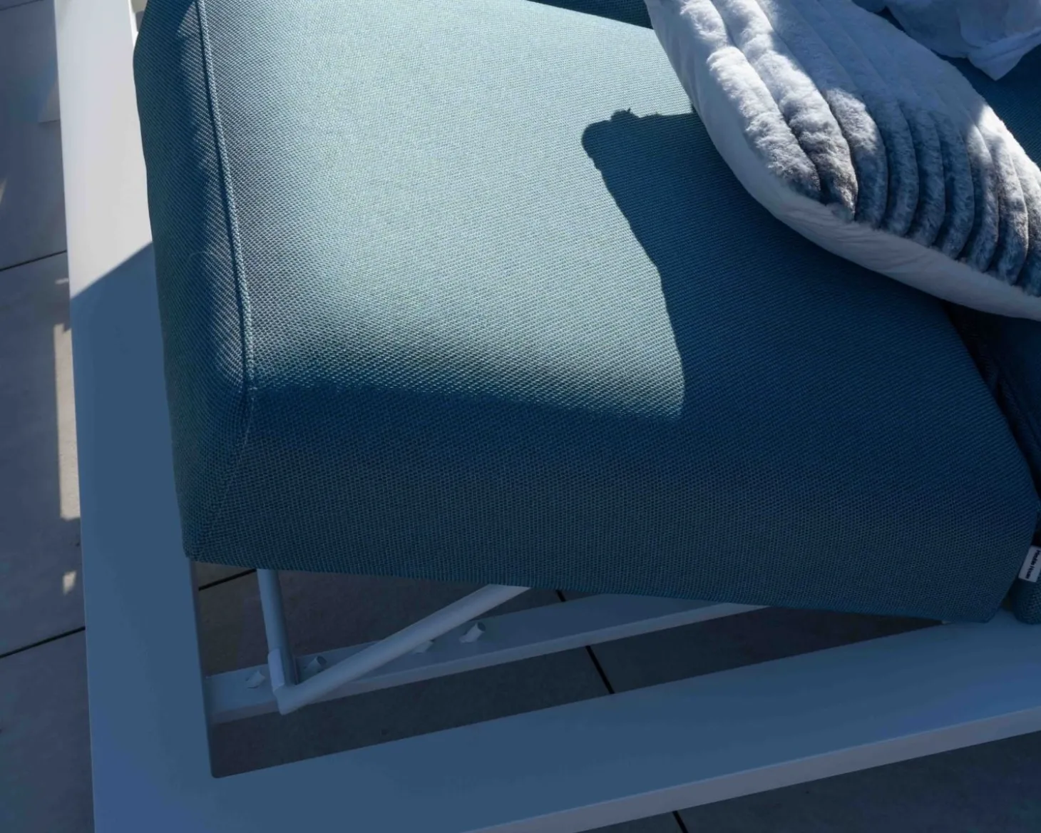 Bain de soleil double en tissu turquoise et aluminium blanc "Nusa Pedina"