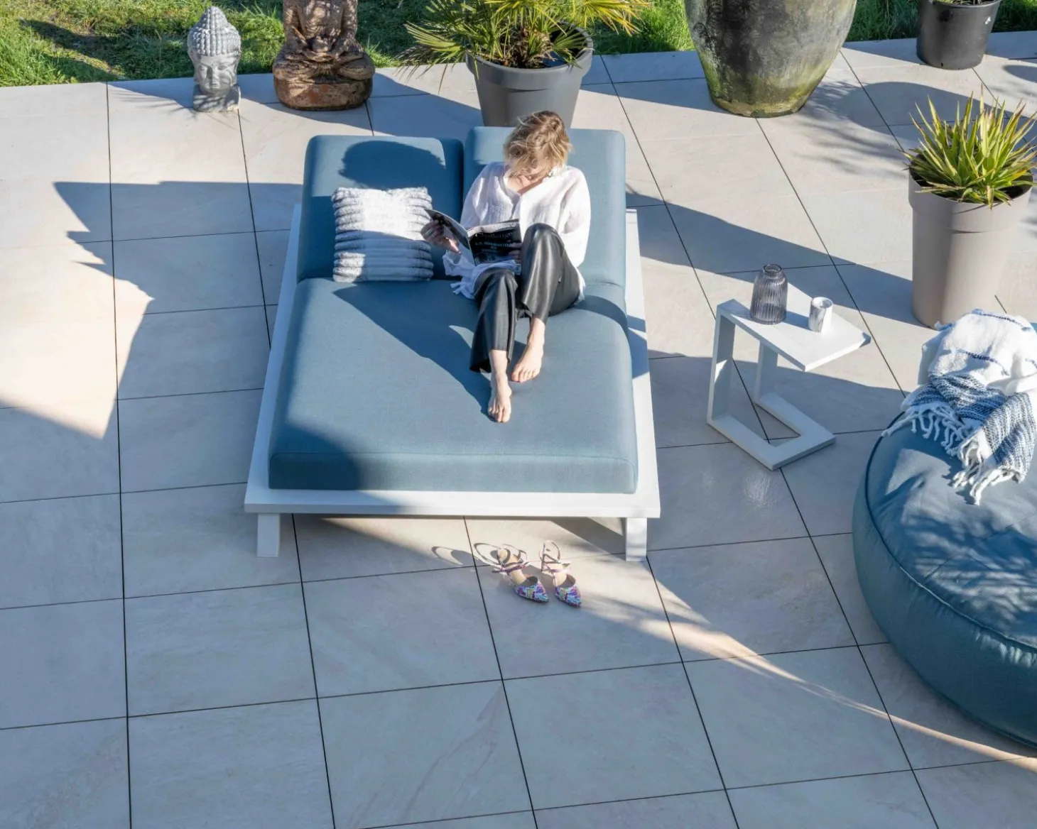 Bain de soleil double en tissu turquoise et aluminium blanc "Nusa Pedina"