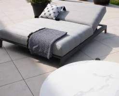 Bain de soleil double moderne et confortable gris clair 
