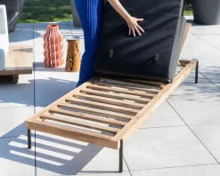 Bain de soleil matelassé chic & contemporain en teck, aluminium et tissu gris foncé "Hélios"