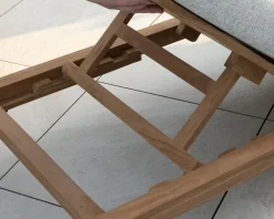 Bain de soleil matelassé en teck, aluminium et tissu gris clair "Hélios"
