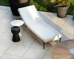 Bain de soleil matelassé en teck, aluminium et tissu gris clair 