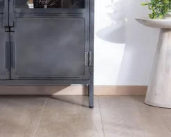 Buffet industriel vitré en métal et bois exotique 180 cm