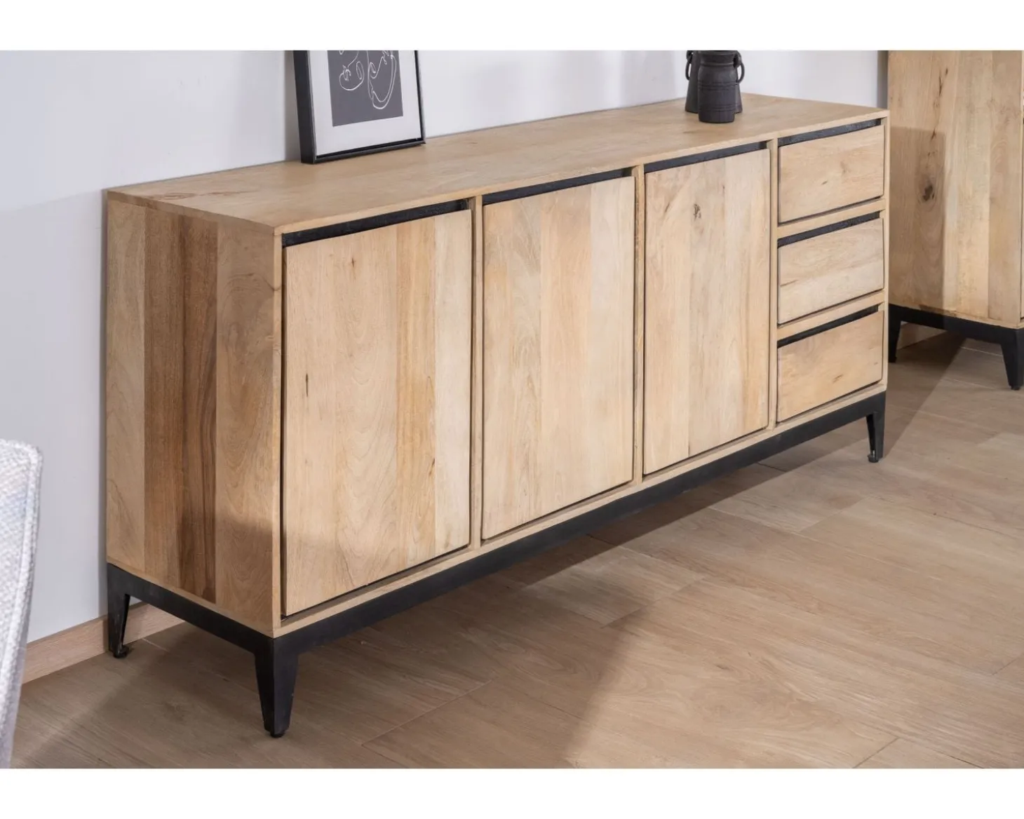 Buffet épuré bicolore en manguier naturel et noir 180 cm "Bocca" 3 portes et tiroirs