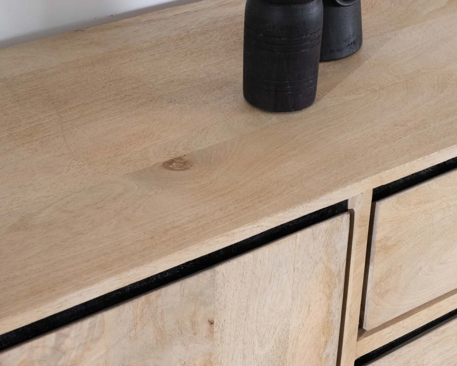Buffet épuré bicolore en manguier naturel et noir 180 cm "Bocca" 3 portes et tiroirs