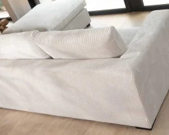 Canapé 3 places avec pouf ottoman carré en velours côtelé gris chaud 