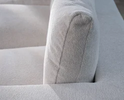 Canapé 3 places avec pouf ottoman carré en tissu doux et bouclé blanc chiné 