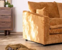 Canapé 2 places contemporain esprit cosy “Odéa” en tissu jaune moutarde