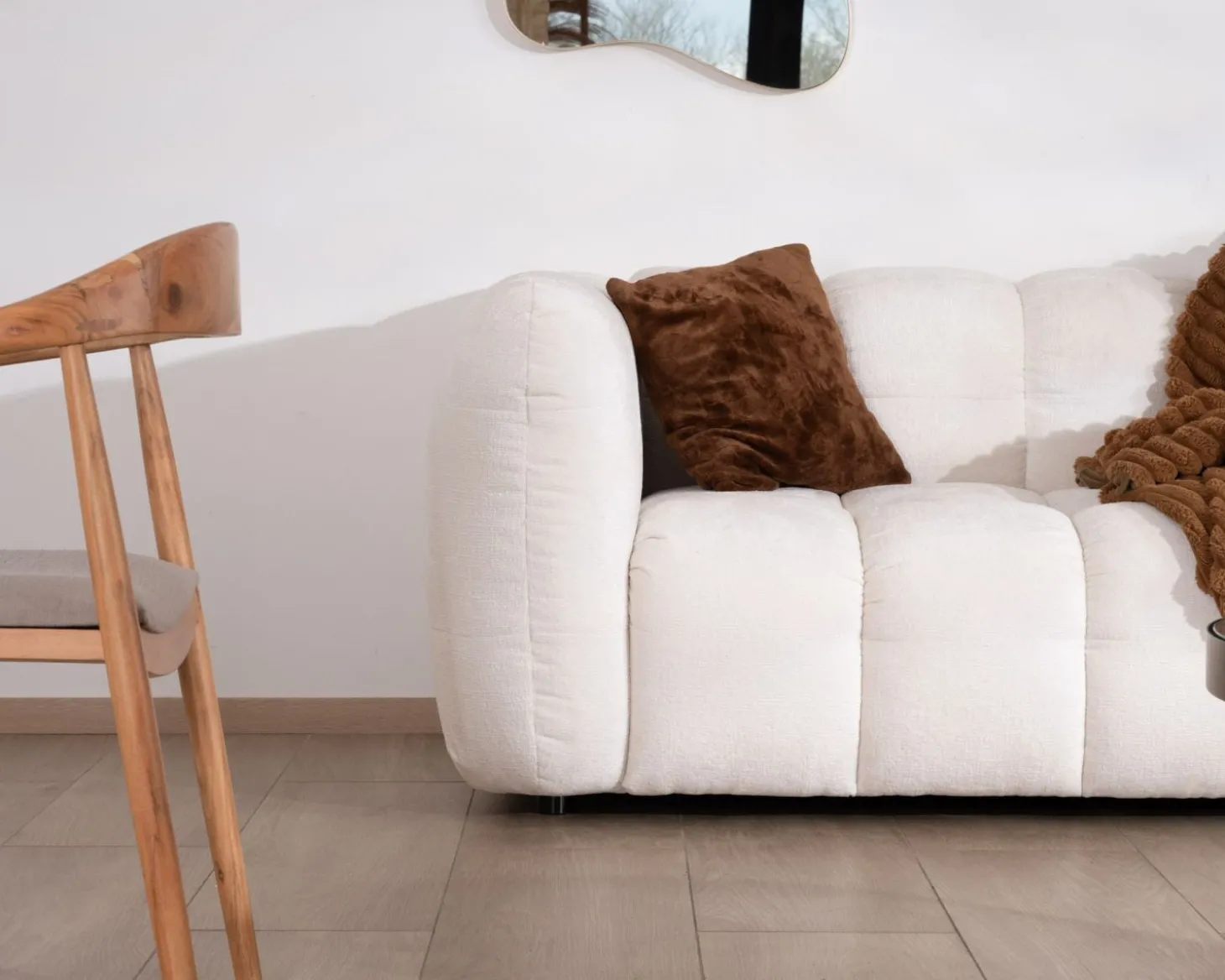 Canapé cocooning 3 places tissu bouclette blanc avec surpiqures "Milow"