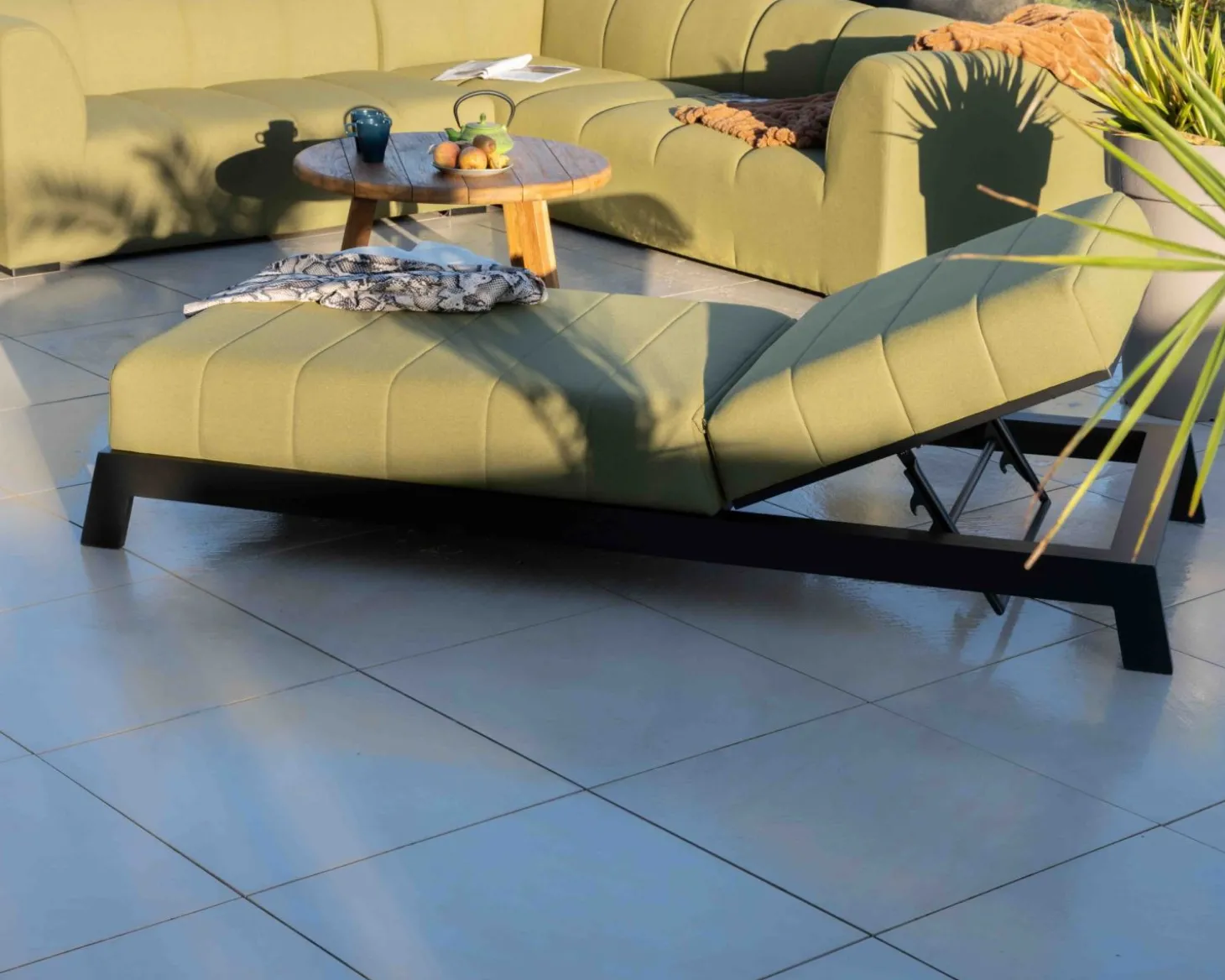 Canapé d'angle haut de gamme spéciale extérieur tissu vert "Terrasse"