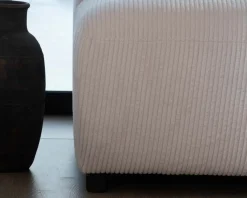Canapé en angle design épuré avec méridienne