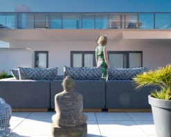 Canapé modulaire d'extérieur en teck et tissu gris chiné 
