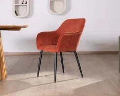 Chaise avec accoudoirs en velours rouge terracotta et pieds métal noir "Scotty"
