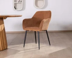 Chaise contemporaine en velours cuivré avec accoudoirs 