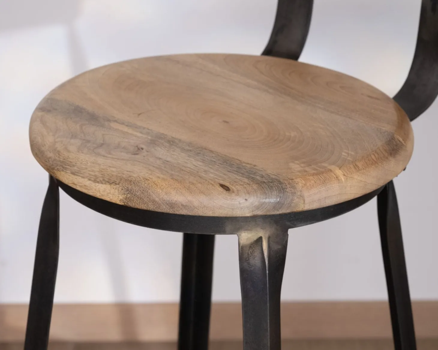 Chaise de bar métal gris antique et bois "Atelier grey" hauteur 110 cm