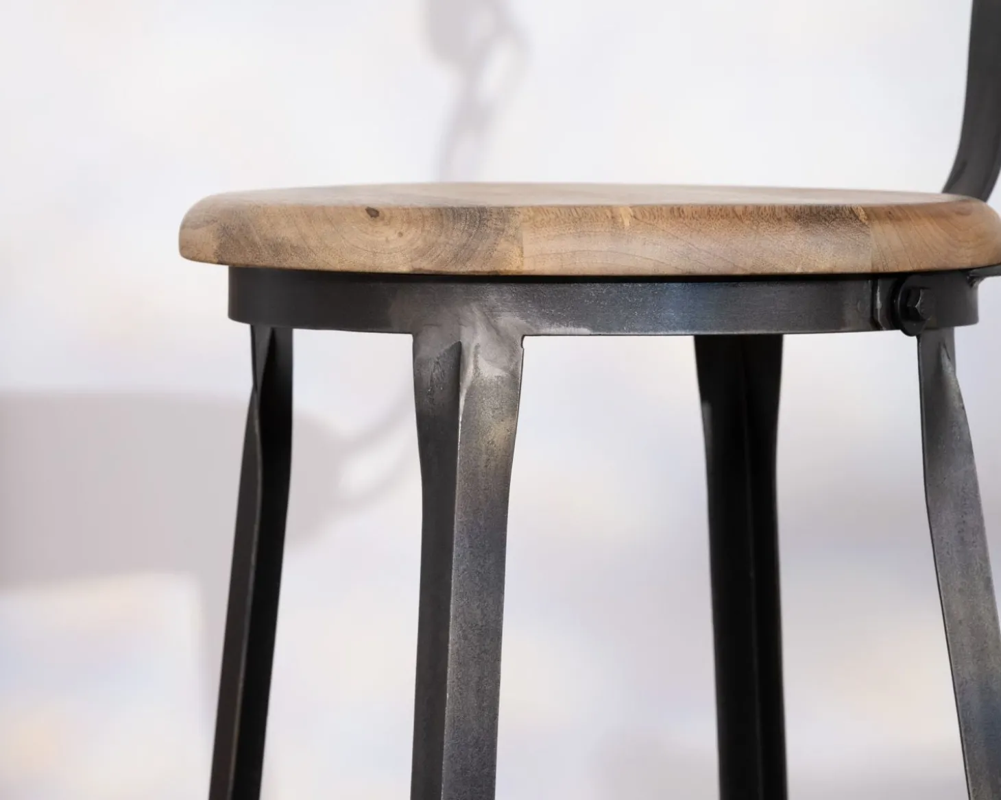 Chaise de bar métal gris antique et bois "Atelier grey" hauteur 110 cm