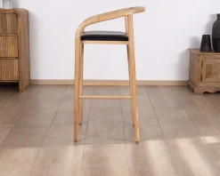 Chaise de bar épurée en acacia naturel et assise PU noir 