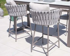Chaise de bar ultra chic dossier en tissu tressé gris et pieds aluminium 