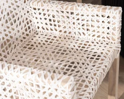 Chaise de repas avec accoudoirs en cuir blanc tressé et teck "Mambow"