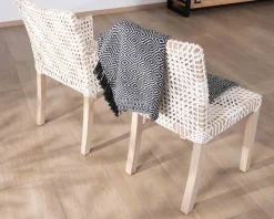 Chaise de repas avec accoudoirs en cuir blanc tressé et teck 