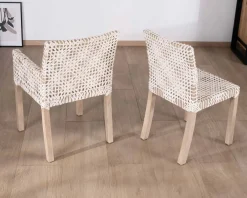 Chaise de repas avec accoudoirs en cuir blanc tressé et teck 