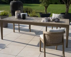 Chaise de repas confortable et haut de gamme en teck sablé avec coussins beiges "Vérone"