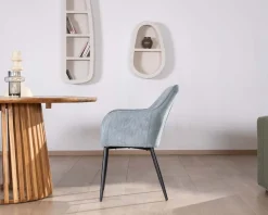 Chaise de repas contemporaine en velours côtelé bleu clair et pieds métal noir 