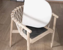 Chaise de repas en bois et corde tressée 