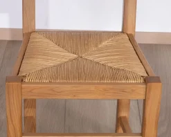 Chaise de repas en chêne massif et assise tressée "Antique" esprit classique