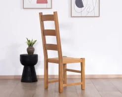 Chaise de repas en chêne massif et assise tressée 
