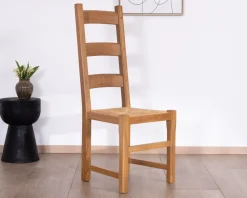Chaise de repas en chêne massif et assise tressée 