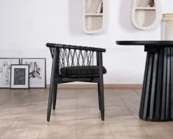 Chaise de repas noire en bois et corde tressée 
