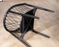 Chaise de repas noire en bois et corde tressée 