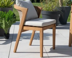 Chaise d'extérieur haut de gamme et design en teck avec coussins écru chiné "Venise"