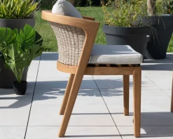 Chaise d'extérieur haut de gamme et design en teck avec coussins écru chiné "Venise"