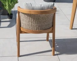 Chaise d'extérieur haut de gamme et design en teck avec coussins écru chiné 